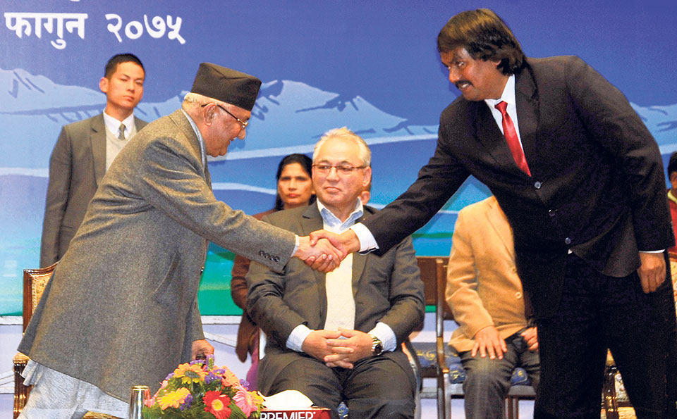 Govt-CK-Raut-s-AIM-sign-11-point-agreement-_cR3CUdIgPC